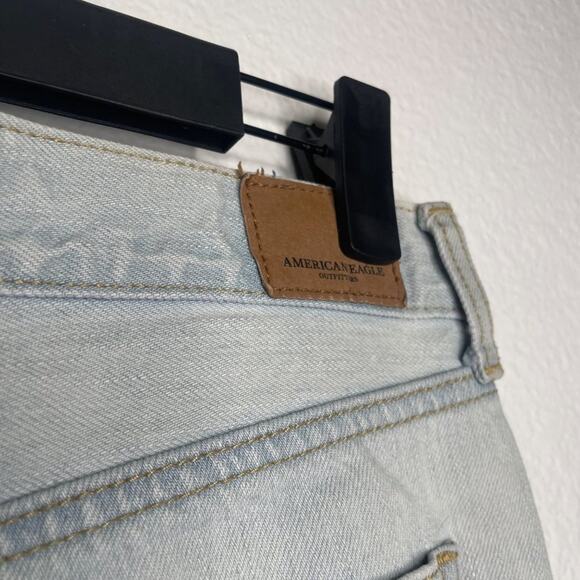 American Eagle Womens Shorts Size 2 Mom Short Light Wash Denim Jean Blue - Picture 14 of 15